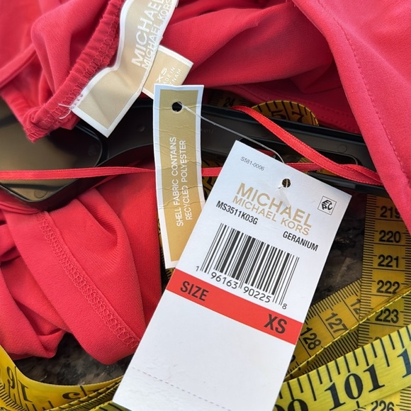 Michael Kors cold shoulder key hold top NWT XS - Picture 10 of 11